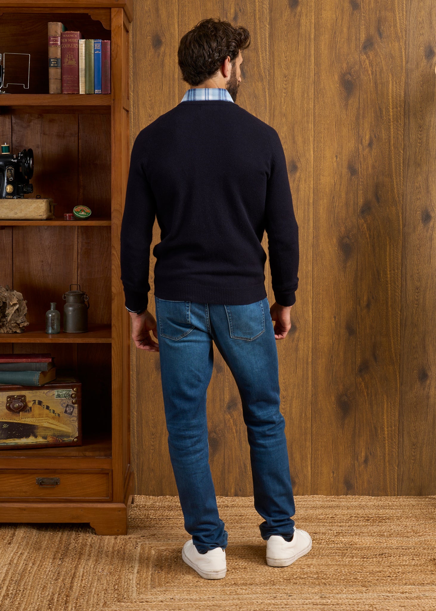 Lenzie Men's Lambswool Jumper In Navy Jumper