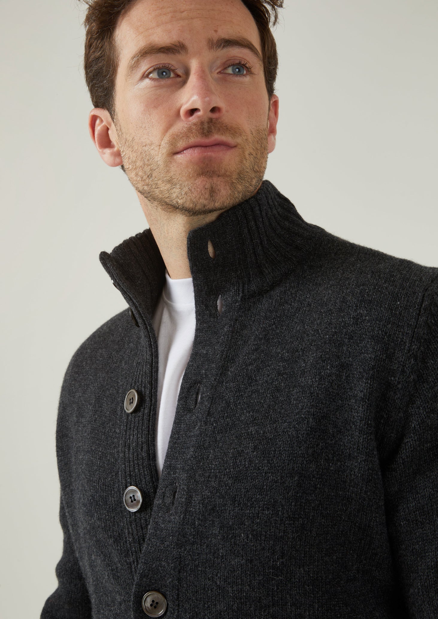 Landford Men's Lambswool Buttoned Jumper In Charcoal