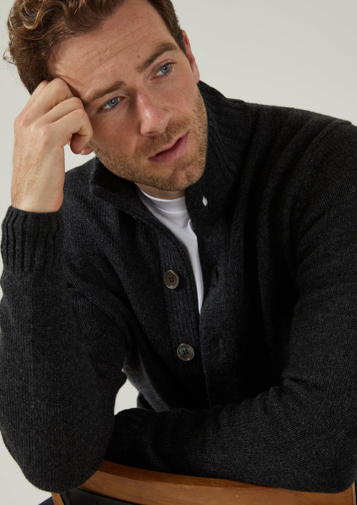 Landford Men's Lambswool Buttoned Jumper In Charcoal