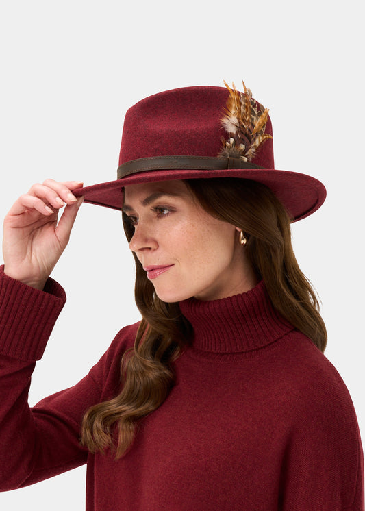 Richmond Unisex Felt Hat With Feather In Ruby