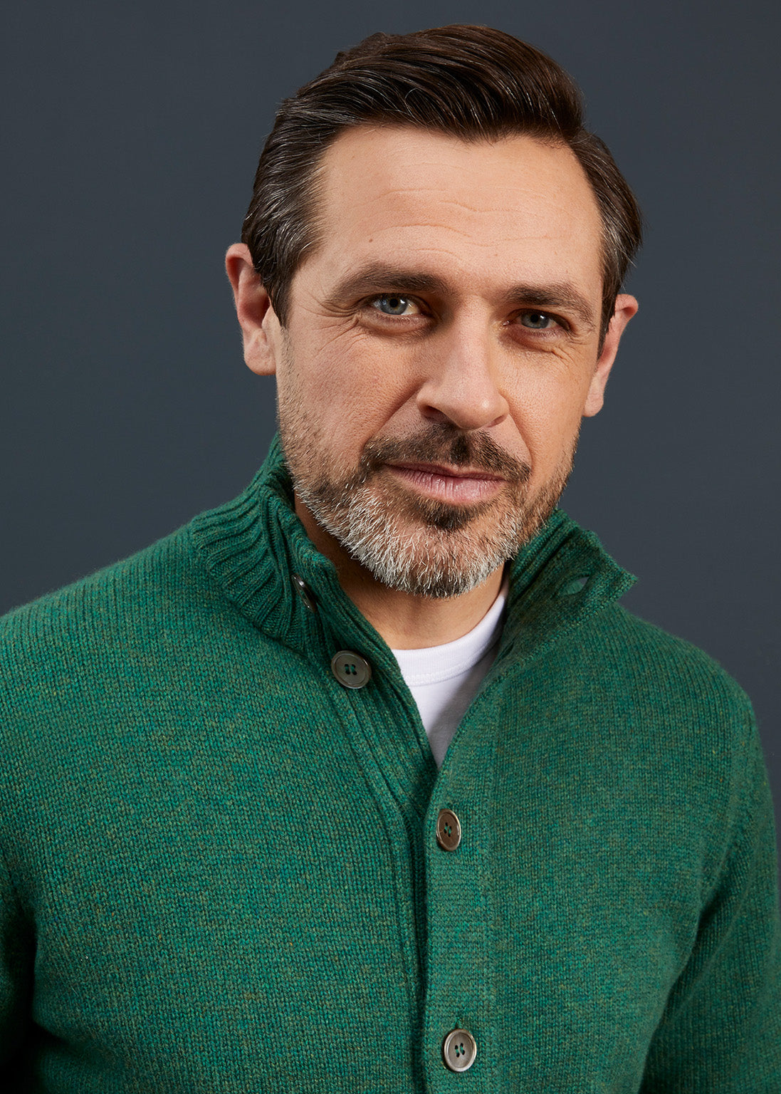 Men's Lambswool Buttoned Jumper In Forest