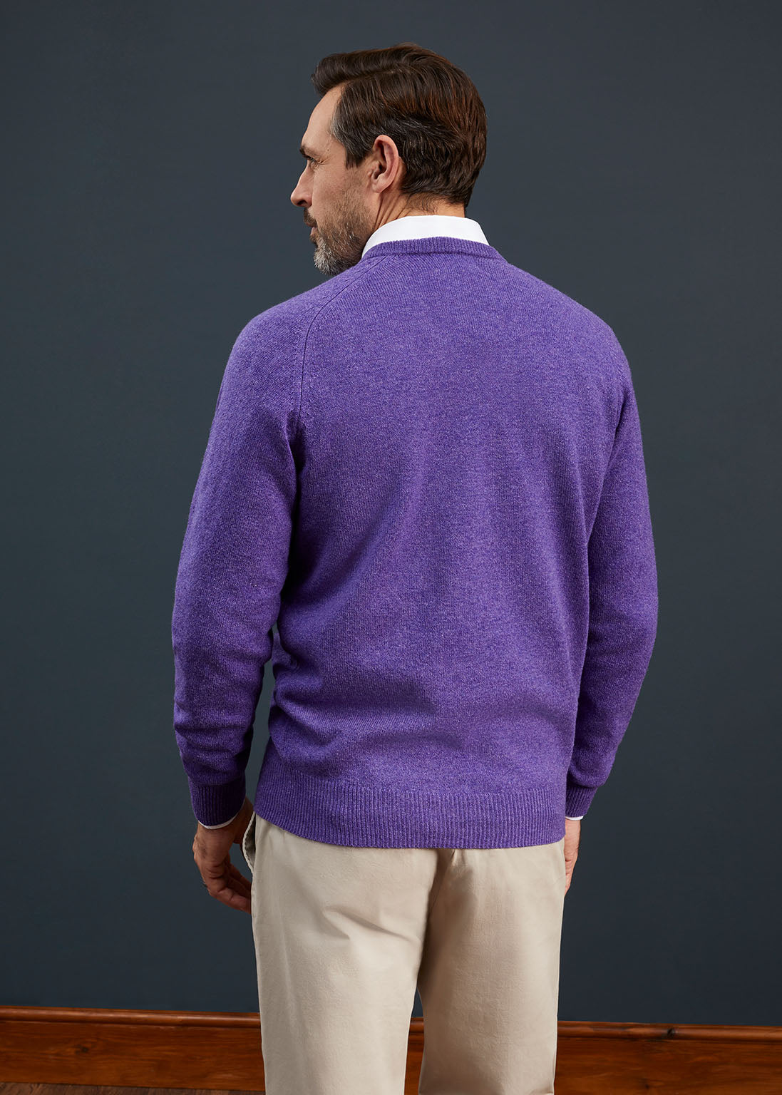 Men's Lambswool Vee Neck Jumper in Plum