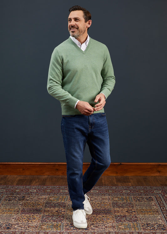 Men's Geelong Lambswool Vee Neck Jumper in Sage