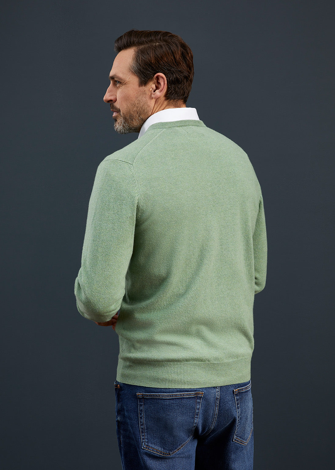 Men's Geelong Lambswool Vee Neck Jumper in Sage