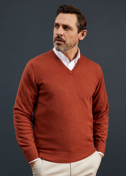 Men's Geelong Lambswool Vee Neck Jumper in Tiger