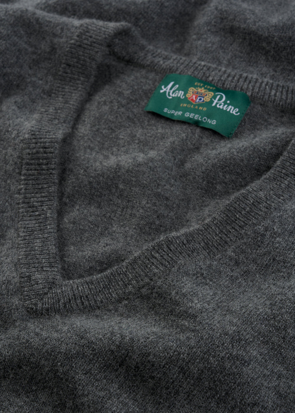 Men's Geelong Wool Vee Neck Jumper in Derby