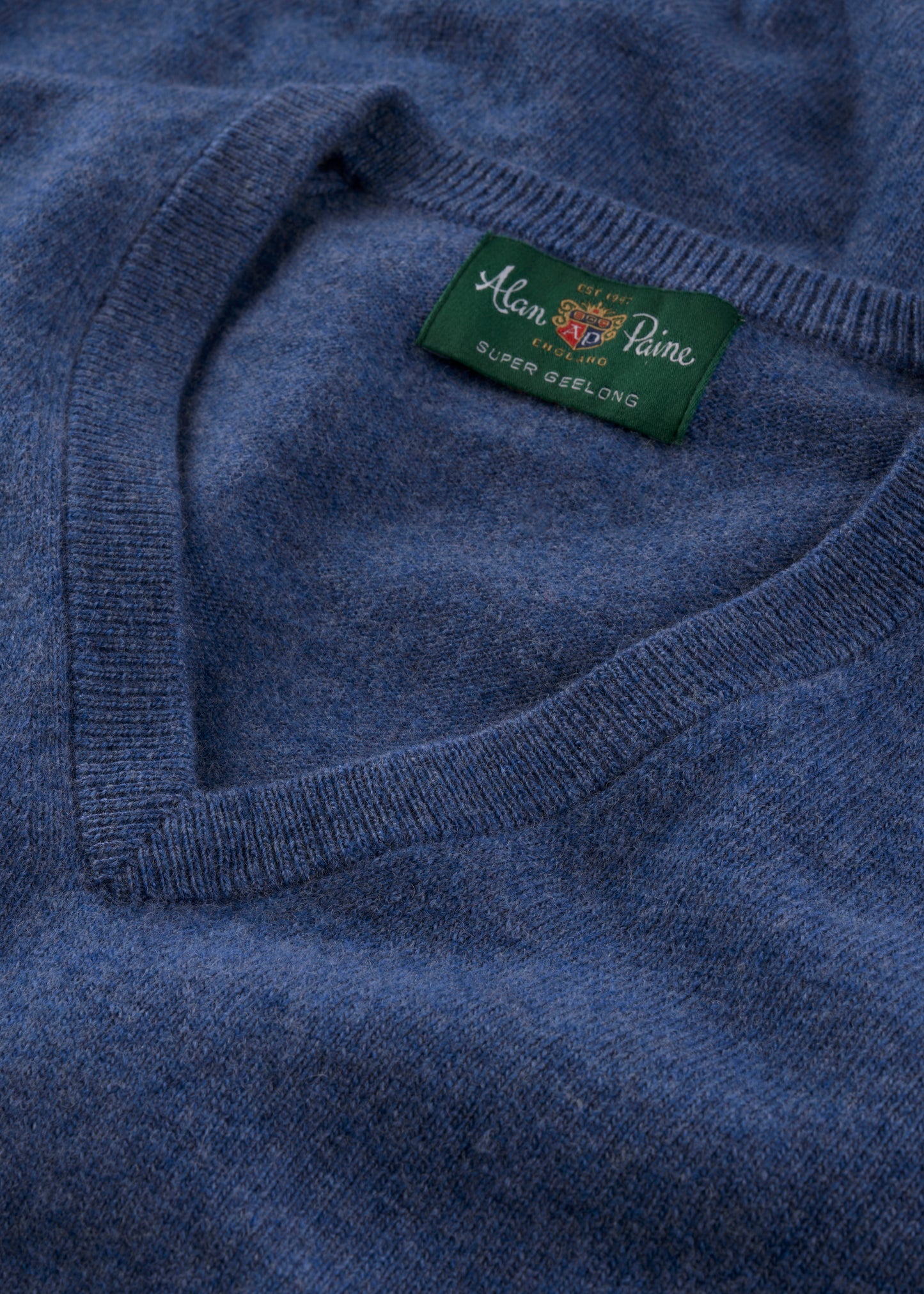 Men's Geelong Wool Vee Neck Jumper in Ullswater