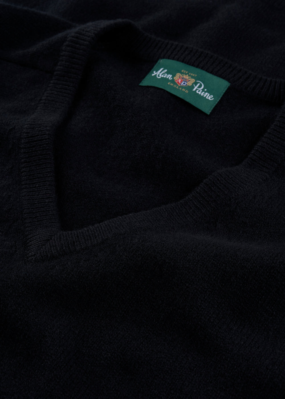 Men's Lambswool Vee Neck Jumper in Black