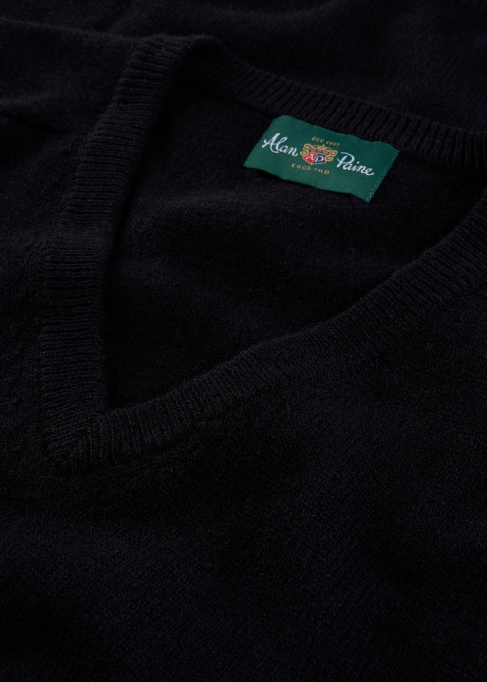 Men's Lambswool Vee Neck Jumper in Black