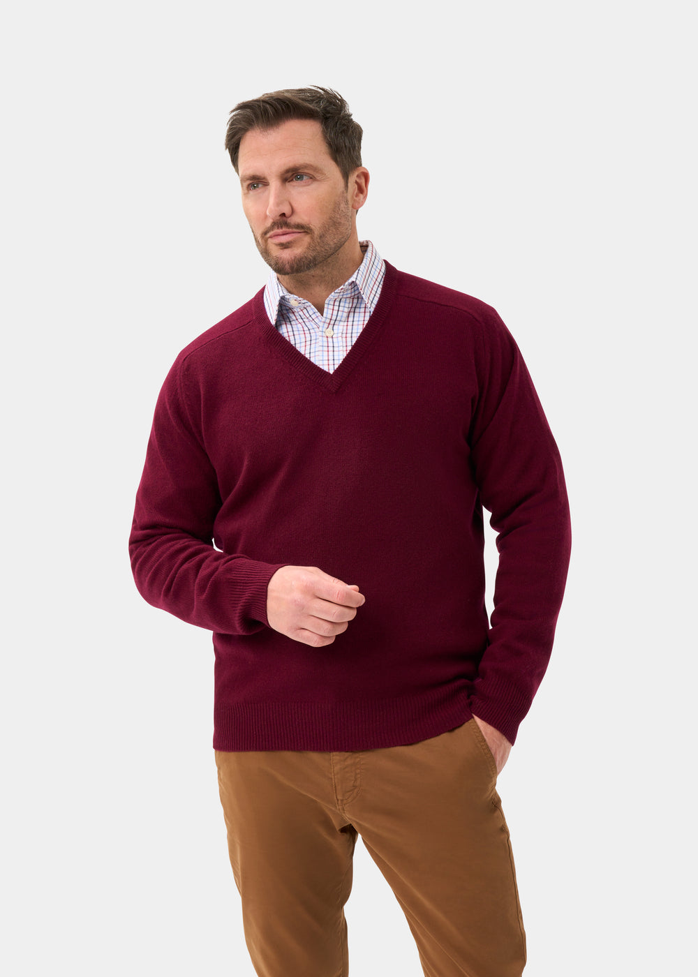 Men's Lambswool Vee Neck Jumper in Bordeaux