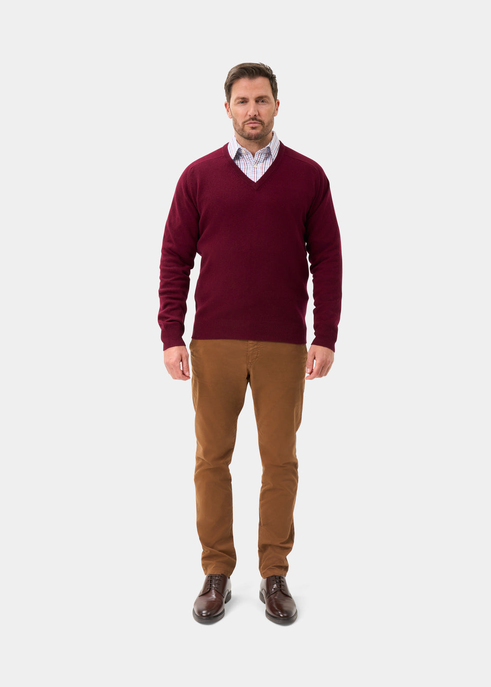 Men's Lambswool Vee Neck Jumper in Bordeaux