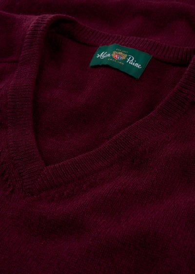 Men's Lambswool Vee Neck Jumper in Bordeaux