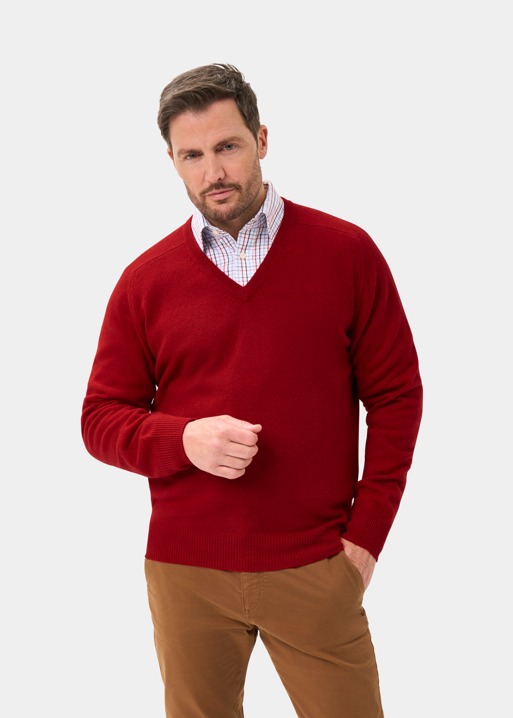 Men's Lambswool Vee Neck Jumper in Dubonnet