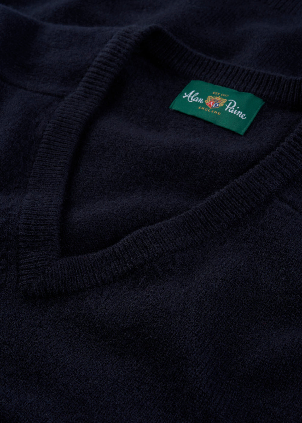 Men's Lambswool Vee Neck Jumper in Navy