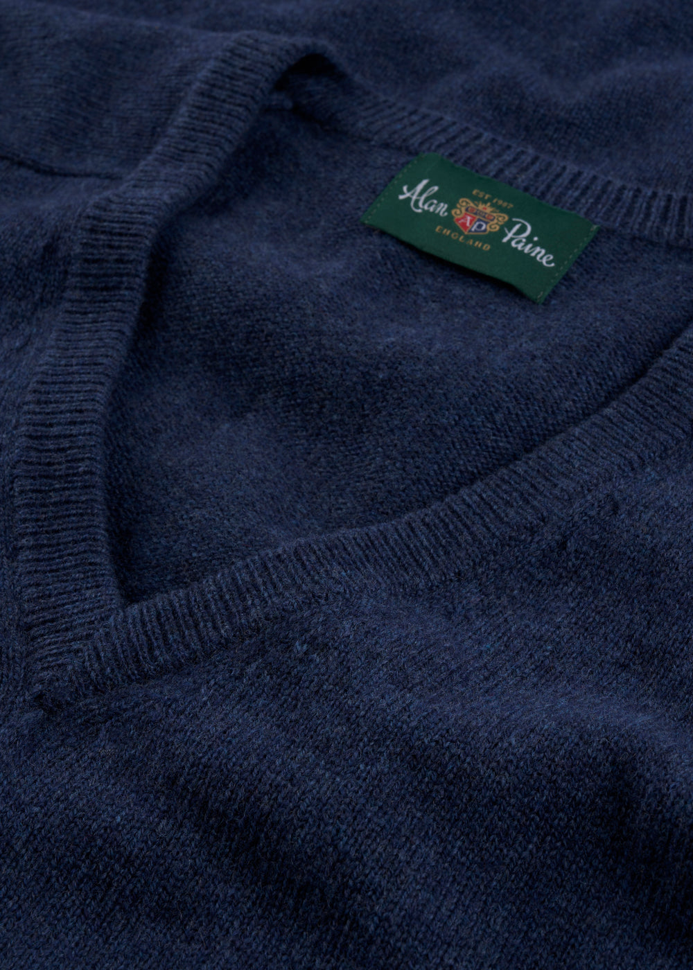 Men's Lambswool Vee Neck Jumper in Rhapsody