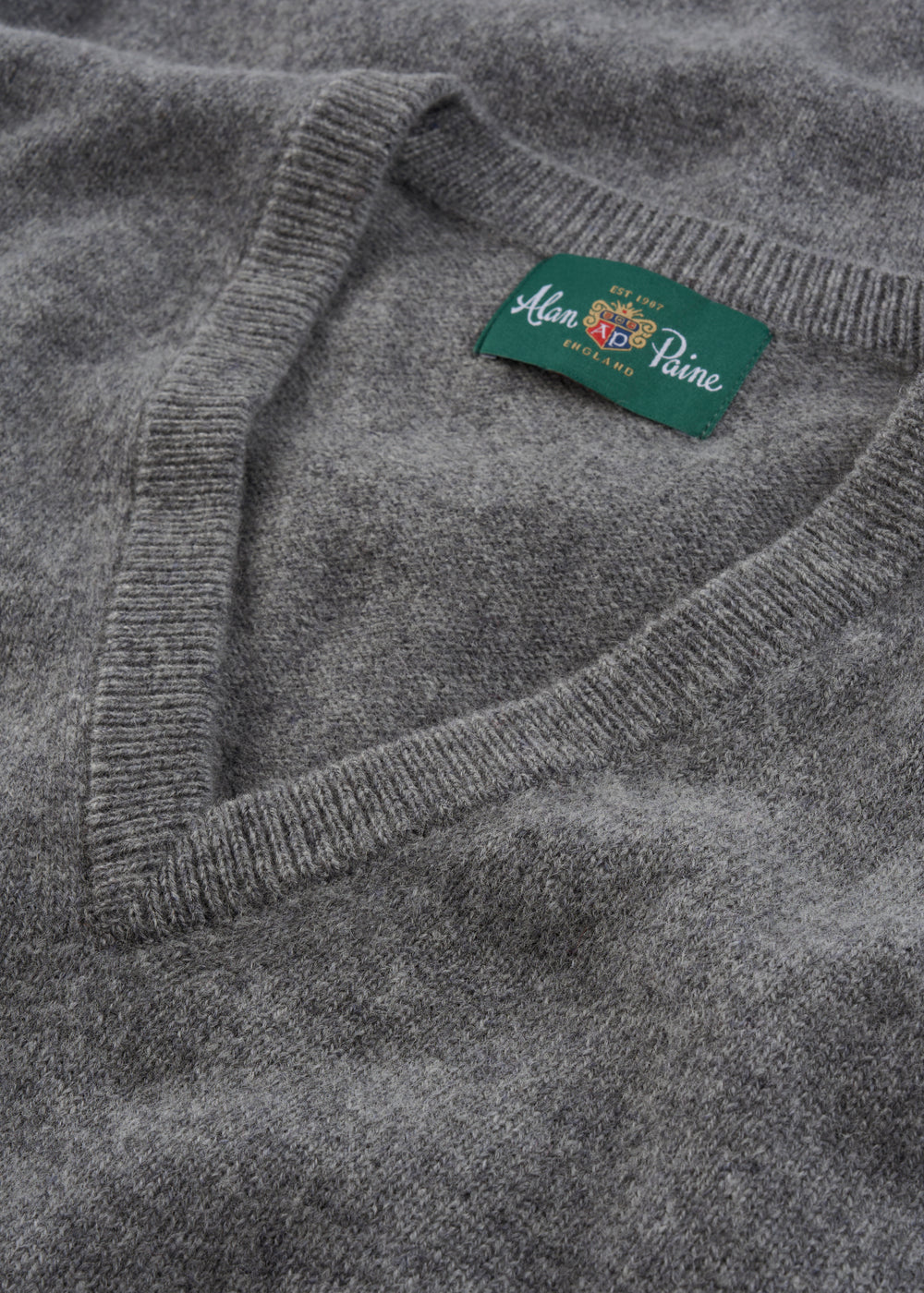 Men's Lambswool Slipover Vee Neck Jumper in Grey