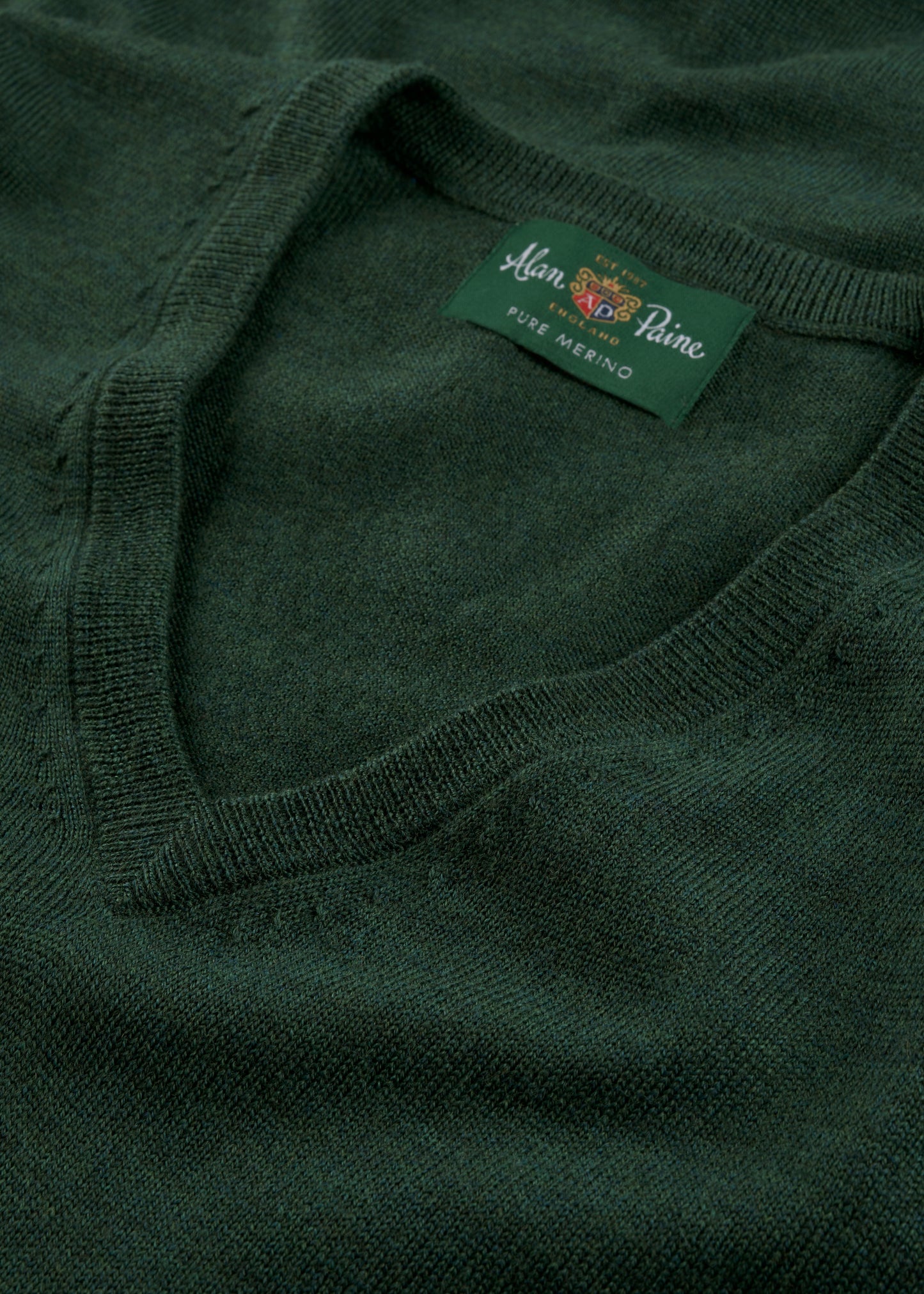 Men's Merino Wool Vee Neck Jumper in Hunter Green