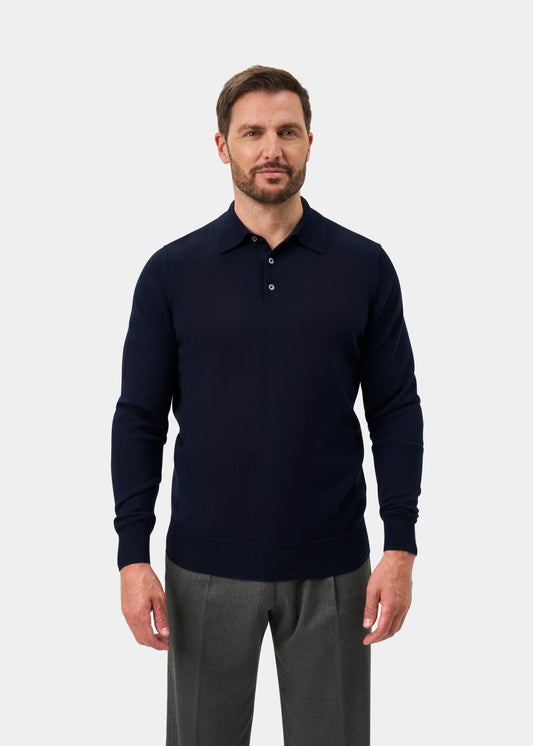 A man with brown hair and a beard wears the Hindhead Men’s Merino Wool Polo Shirt in Dark Navy - Regular Fit.